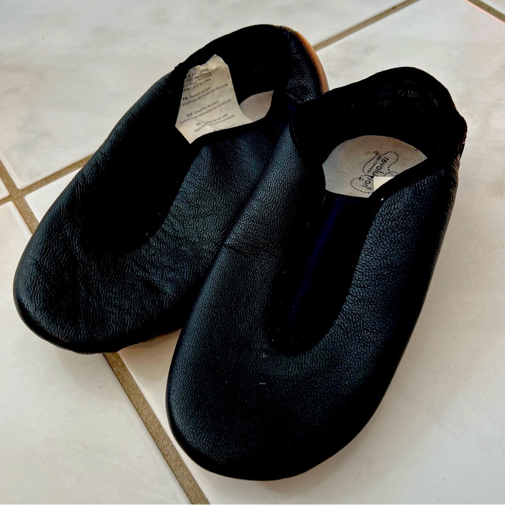 Very gently used little girls jazz shoes